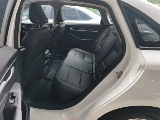 Geely Emgrand — Фото автомобиля 16