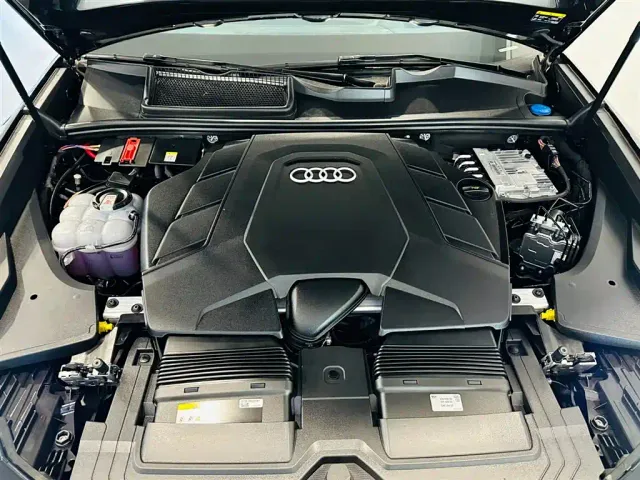 Audi Q8 — Фото автомобиля 9