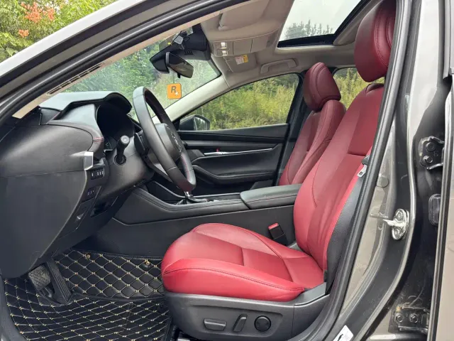Mazda Axela — Фото автомобиля 4