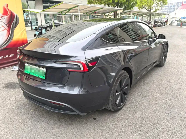 Tesla Model 3 — Фото автомобиля 9