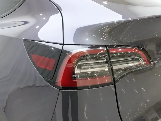 Tesla Model Y — Фото автомобиля 19