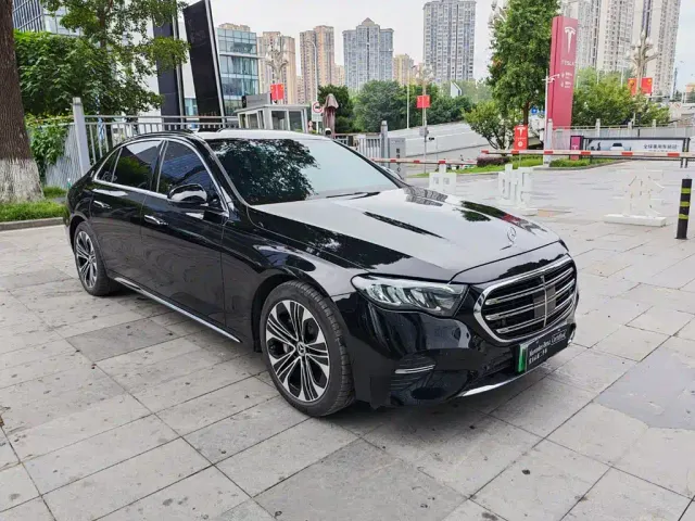 Mercedes-Benz E-Class — Фото автомобиля 3