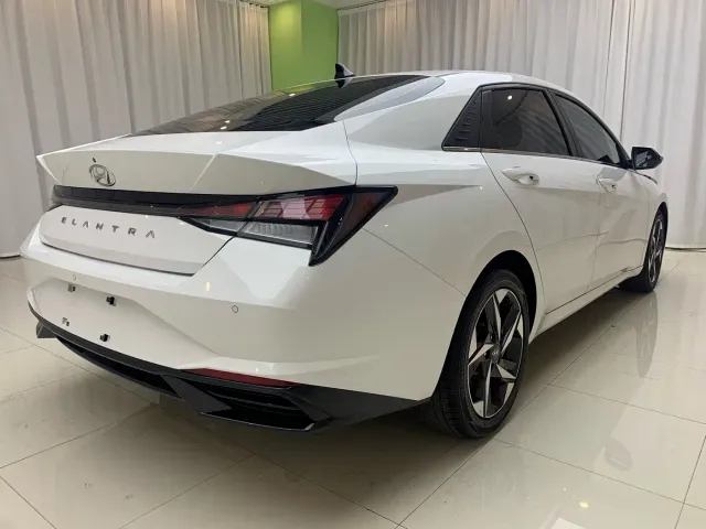 Hyundai Elantra — Фото автомобиля 4