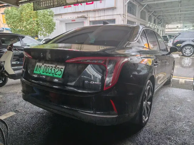Hongqi E-QM5 — Фото автомобиля 8