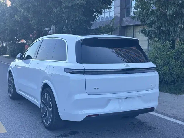 Li Auto L8 — Фото автомобиля 4
