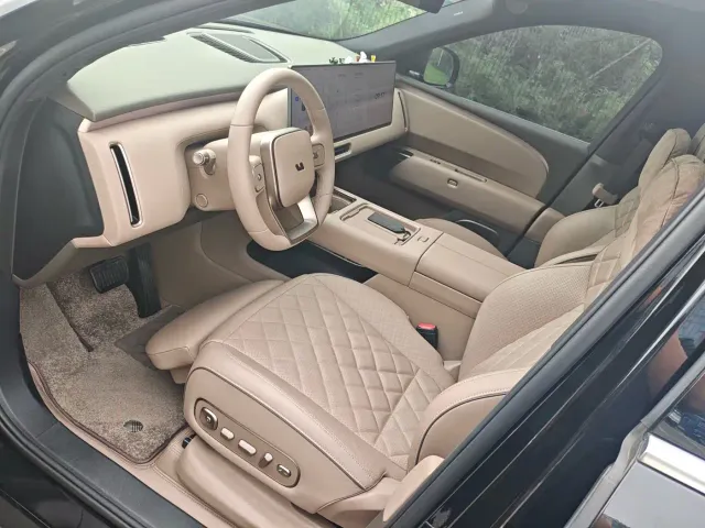 Li Auto Li L8 — Фото автомобиля 5