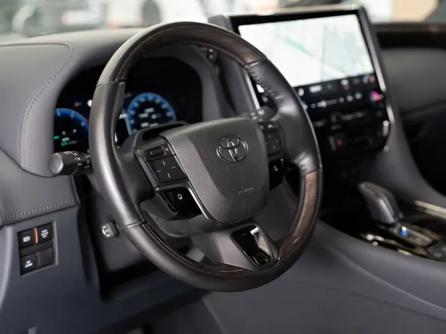 Toyota Alphard — Фото автомобиля 4