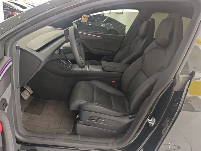 Tesla Model Y L — Фото автомобиля 14