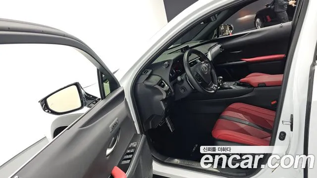 Lexus UX — Фото автомобиля 10