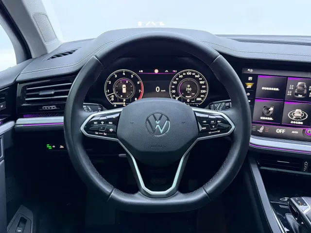 Volkswagen Touareg — Фото автомобиля 13