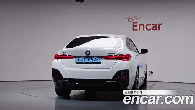BMW i4 — Фото автомобиля 4