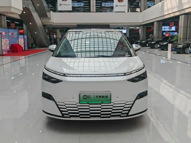 Xpeng X9 — Фото автомобиля 2