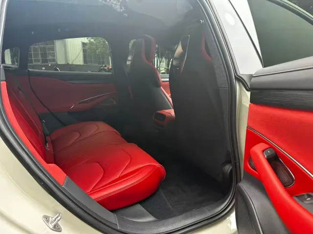Xiaomi SU7 — Фото автомобиля 12