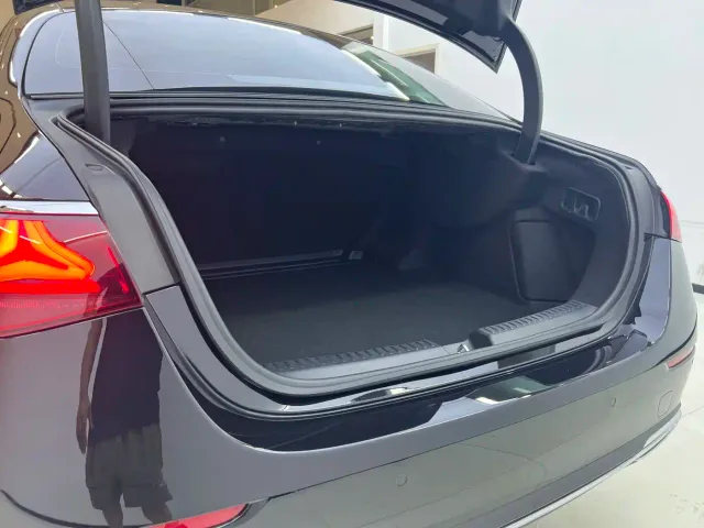 Mercedes-Benz E-Class — Фото автомобиля 11