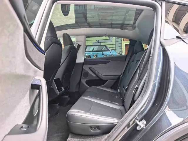 Tesla Model Y — Фото автомобиля 6