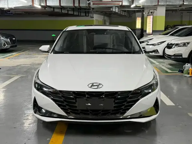 Hyundai Elantra 2022 1.5L CVT LUX Premium Edition — Фото автомобиля 7