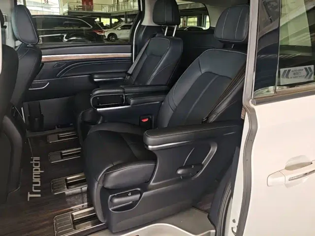 GAC Trumpchi M8 — Фото автомобиля 16