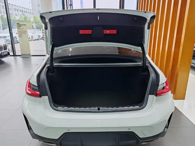 BMW 3 Series — Фото автомобиля 17