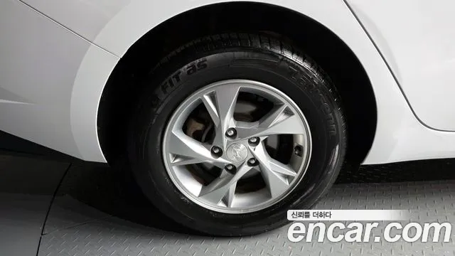 Hyundai AVANTE Avante (CN7) — Фото автомобиля 5