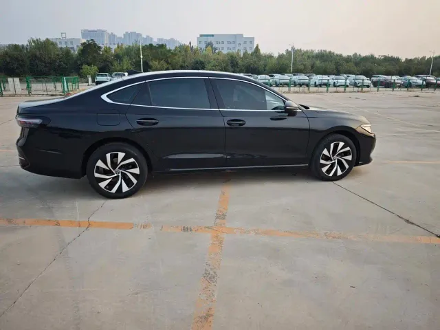 Volkswagen Passat — Фото автомобиля 8