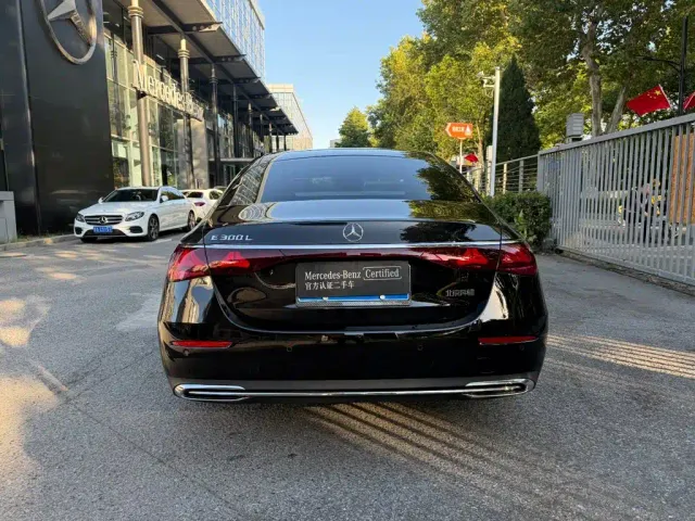 Mercedes-Benz E-Class — Фото автомобиля 6