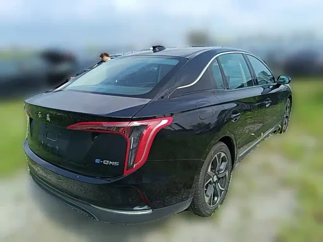 Hongqi E-QM5 — Фото автомобиля 9