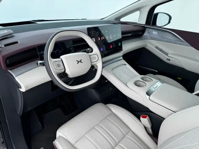 Xpeng X9 — Фото автомобиля 4