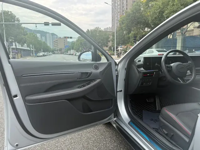 Hyundai Sonata — Фото автомобиля 10