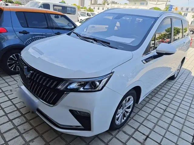 Фотография автомобиля — Wuling Jiachen