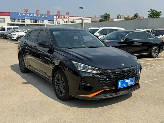 Dongfeng Yixuan — Фото автомобиля 3