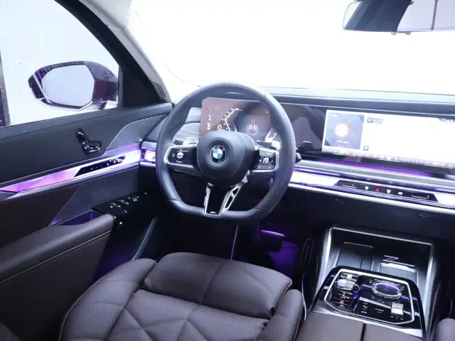 BMW 7 Series — Фото автомобиля 14