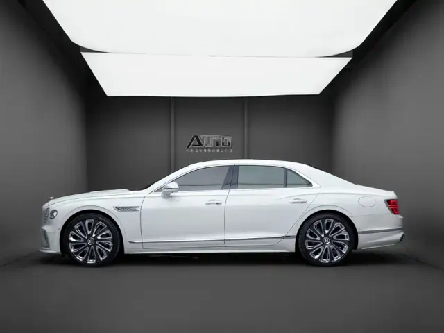 Bentley Flying Spur — Фото автомобиля 3