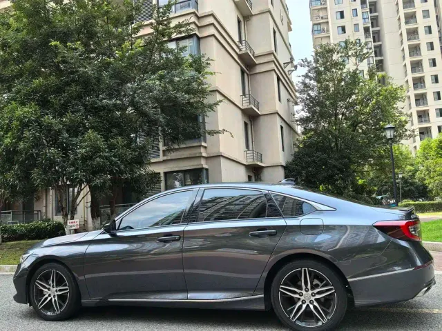 Honda Accord — Фото автомобиля 12