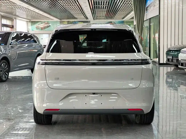 Li Auto L6 — Фото автомобиля 14