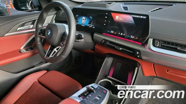 BMW iX1 U11 — Фото автомобиля 11