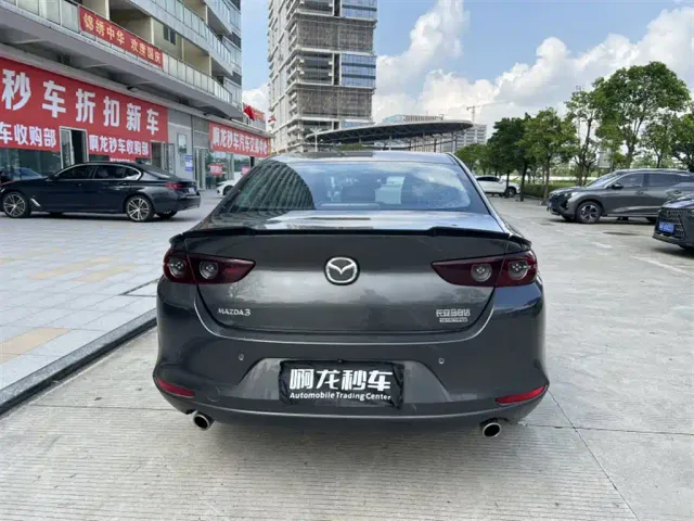 Mazda Axela — Фото автомобиля 8