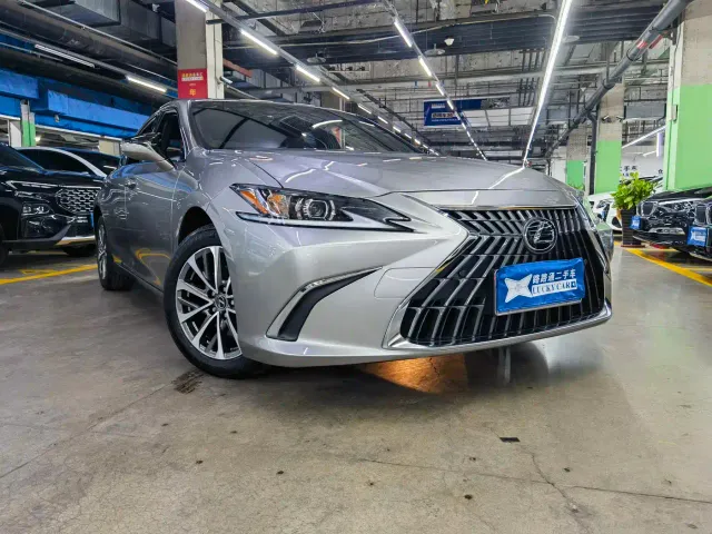 Lexus ES — Фото автомобиля 3