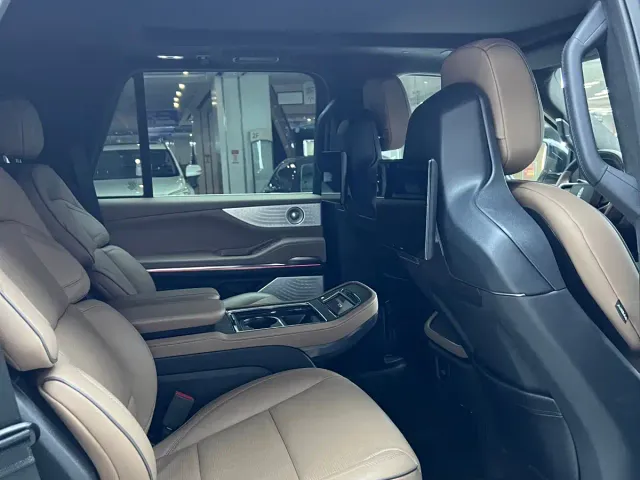 Lincoln Navigator — Фото автомобиля 7