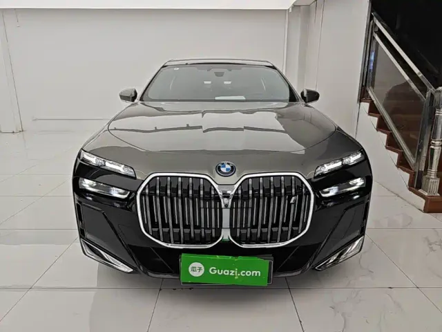 BMW i7 — Фото автомобиля 2