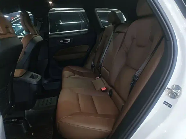 Volvo XC60 — Фото автомобиля 16