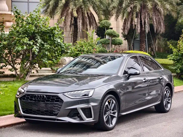 Фотография автомобиля — Audi A4L