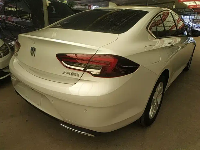 Buick Regal — Фото автомобиля 6