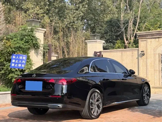 Mercedes-Benz E-Class — Фото автомобиля 14
