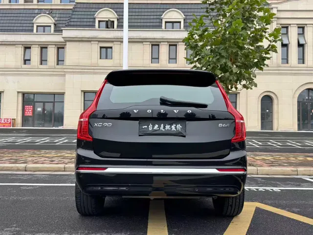 Volvo XC90 — Фото автомобиля 11