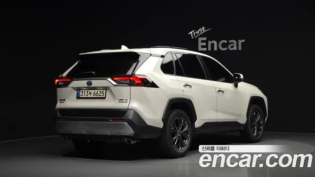 Toyota RAV4 — Фото автомобиля 2