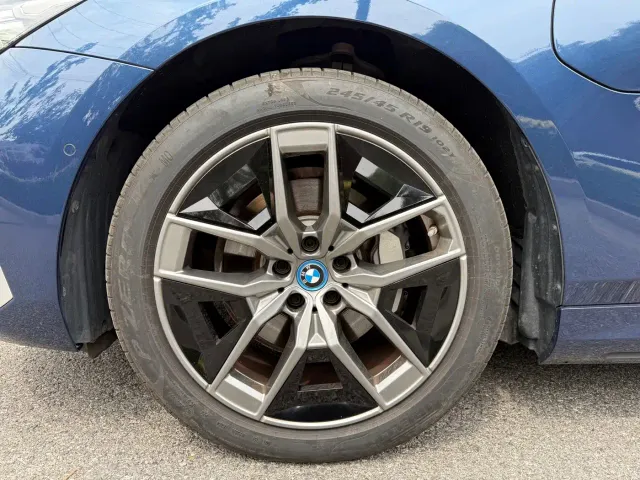 BMW i5 — Фото автомобиля 10