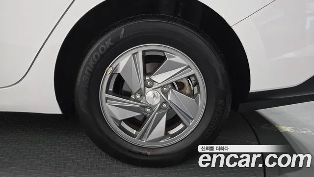 Hyundai Avante CN7 — Фото автомобиля 6