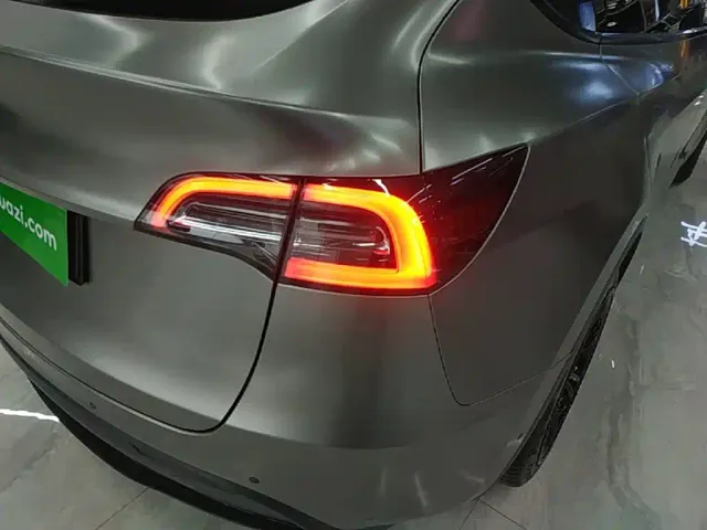 Tesla Model Y — Фото автомобиля 7