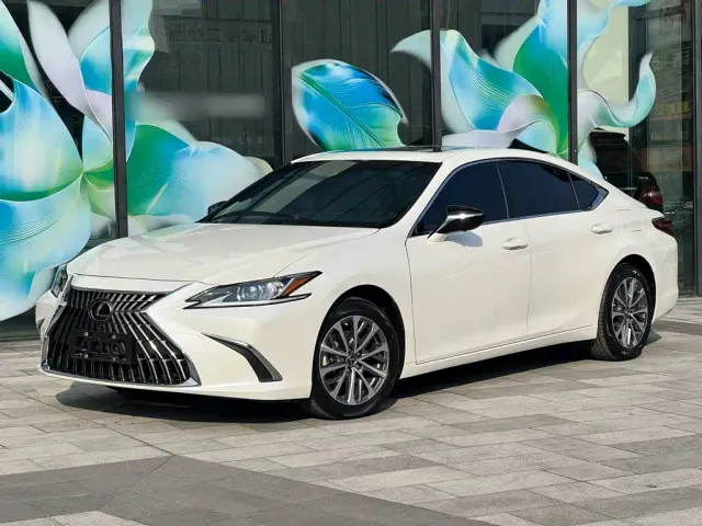Фотография автомобиля — Lexus ES