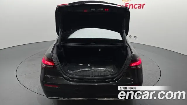 Mercedes-Benz E-Class — Фото автомобиля 19